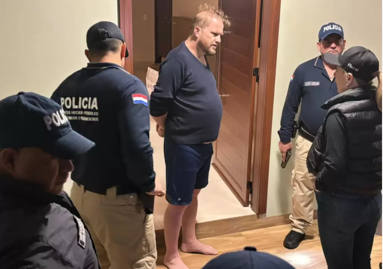 Abogado es detenido en operativo por presunta comercialización de material de abuso sexual infantil