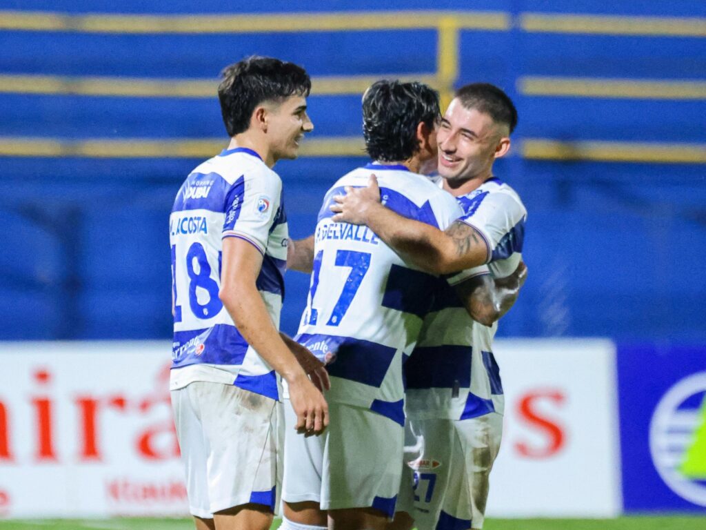 El “2” se acordó de ganar; tras siete partidos se recupera ante Sportivo Trinidense
