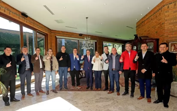 Cartes reunió ayer a gobernadores colorados en su residencia