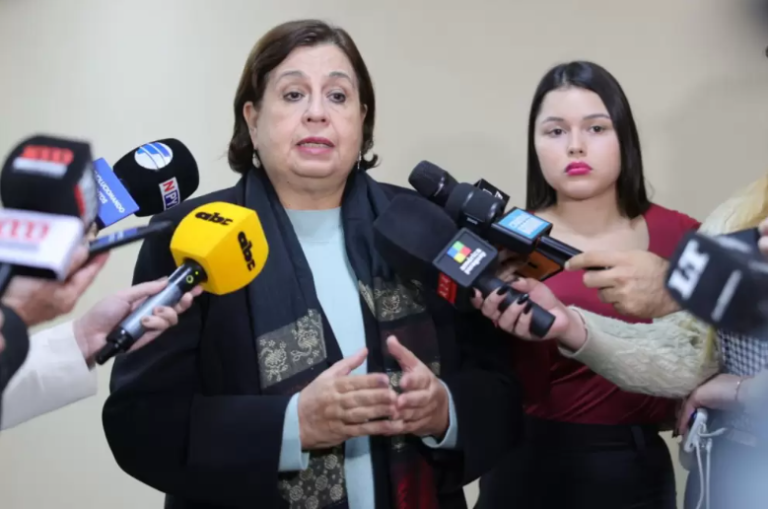 Senadora afirma que el crecimiento económico no llega a las familias y cuestiona el informe de Peña