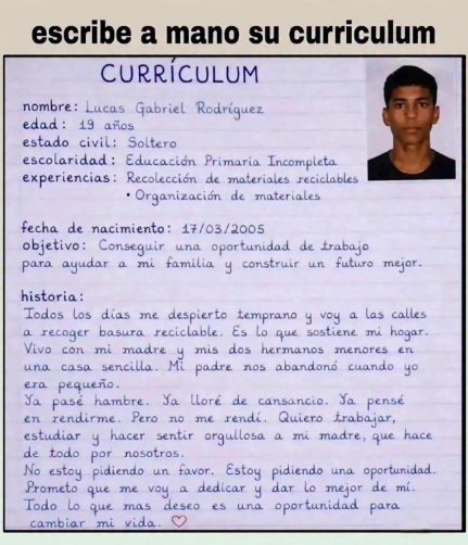 Joven redactó su currículum con puño y letra ante falta de recursos para imprimirlo