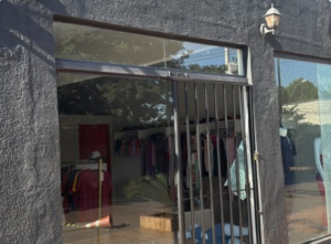 Desconocidos balean tienda de ropas en el barrio Guaraní
