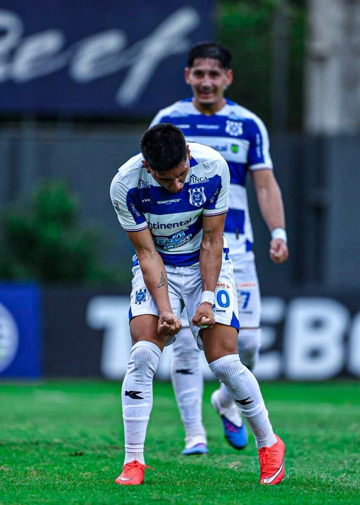 El 2 de Mayo Vence a Trinidense y Recupera el Liderato