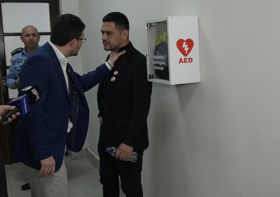 Saúl Recalde amenaza y toma del cuello a un médico: “A vos no te va a ir bien, partner”