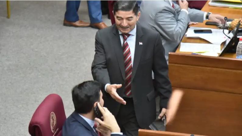 “Omonda hikuái”, acusó senador cartista a gobernadores