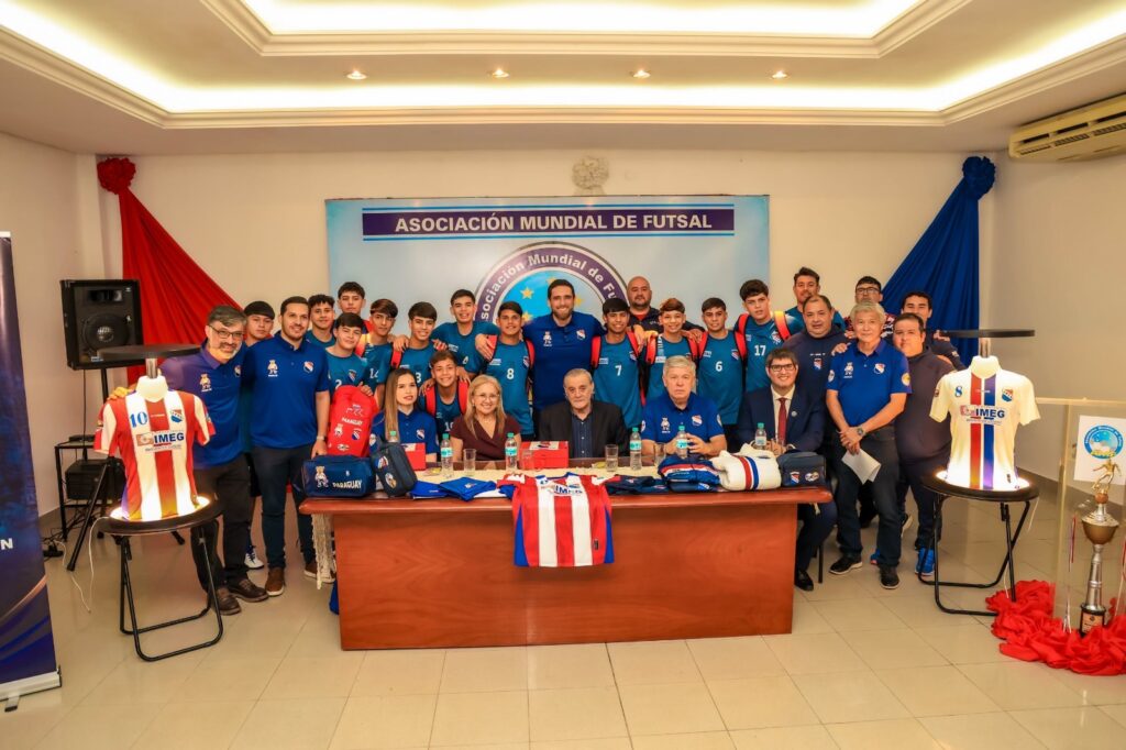 Emotiva despedida de la selecciónparaguaya de fútbol de salón C15