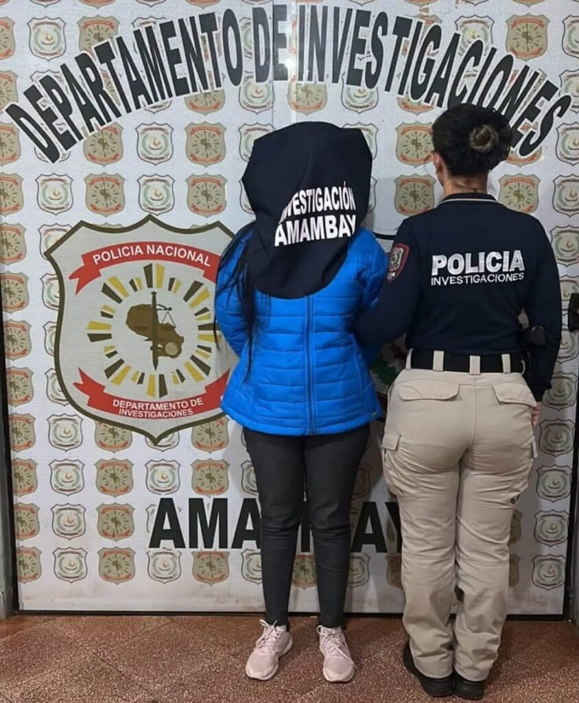 Una mujer ha sido detenida por intente de homicidio, luego de un ataque a la funeraria que administra.