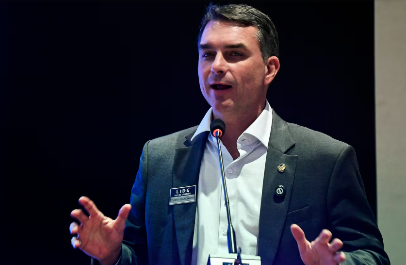 Bolsonaro anuncia cercará la frontera con el Paraguay con un paredón físico y militar con tecnología de punta y armas “de guerra”