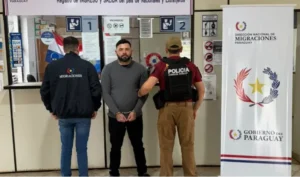Brasileño con dos órdenes de capturas es detenido en PJC y luego expulsado del país
