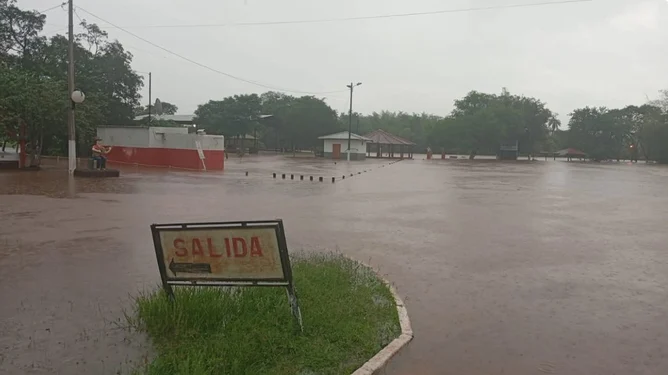 Severas inundaciones en Bella Vista Norte: Familias evacúan tras el desborde del río Apa
