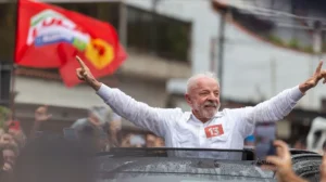 Lula, el histórico sindicalista que sacó de la pobreza a millones de brasileños, gana la presidencia por cuarta vez